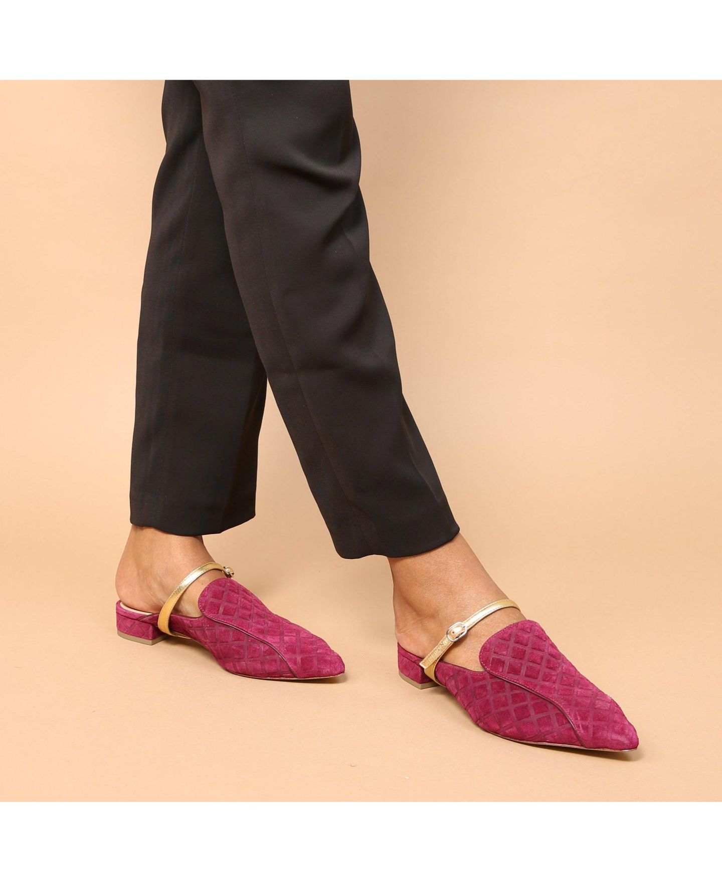Женские сандалии Alterre Burgundy Suede Twiggy Customizable Loafer Slide, цвет: Malbec Puff — фото 4