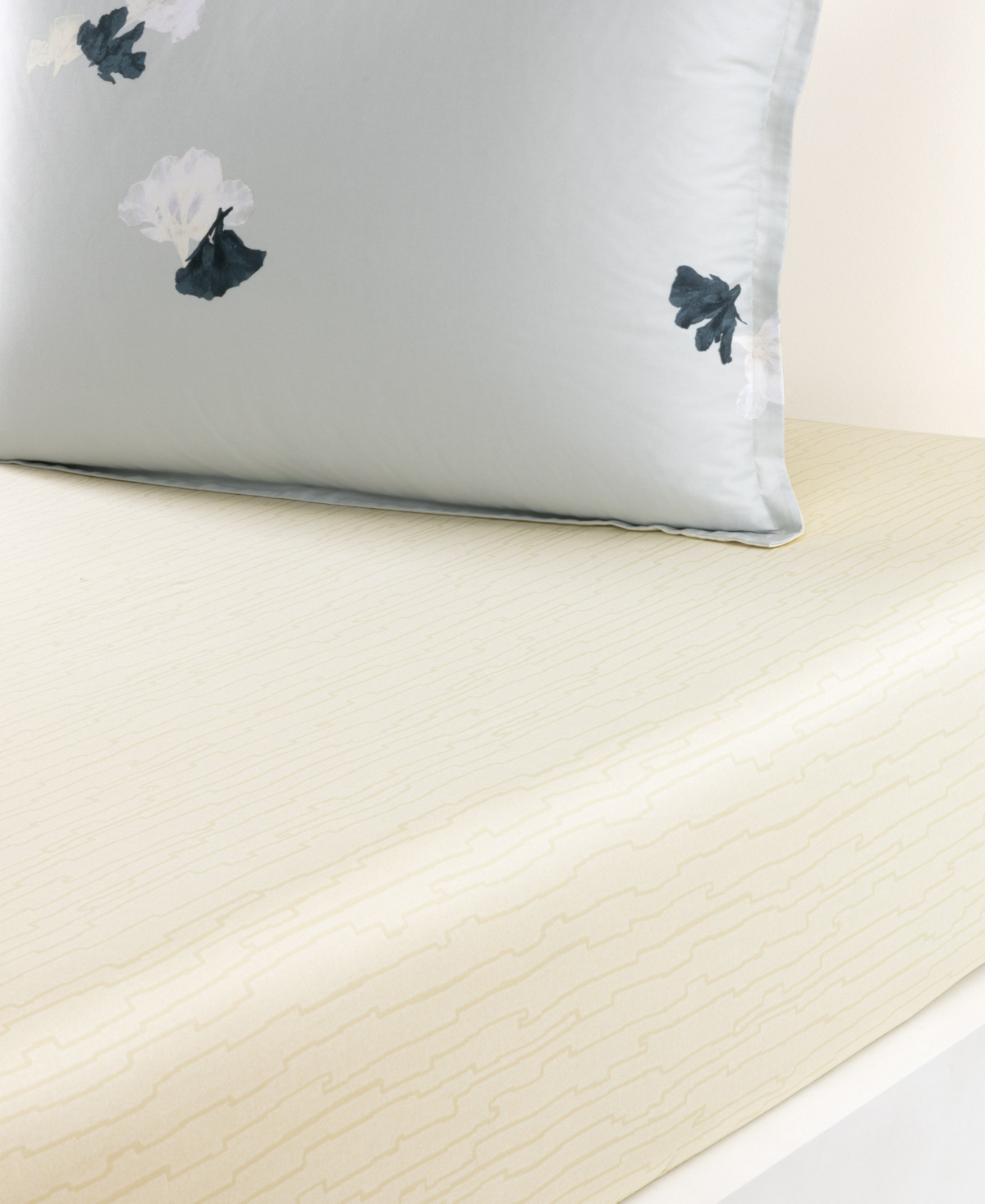 Boss Home Moon Flowers Luminous Sham