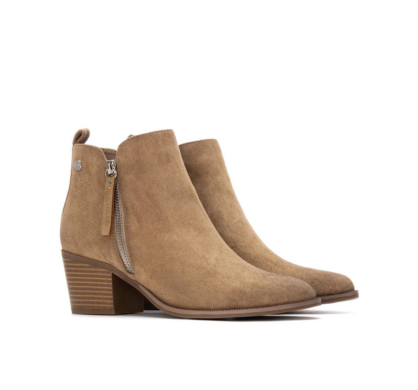 Женские ботинки XTI Block Heel Suede Ankle Booties Refresh Collection, цвет: Бежевый — фото 3