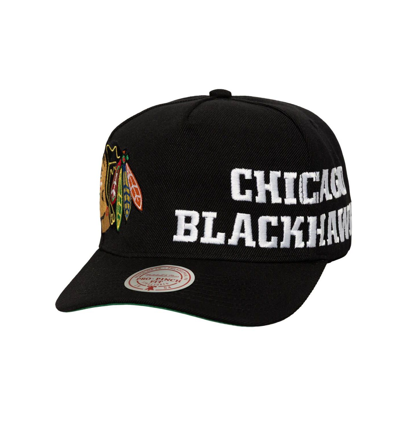 Мужская кепка Mitchell & Ness Black Chicago Blackhawks Busted Logo Wordmark Wrap Around Pro Pinch Adjustable Hat — фото 1