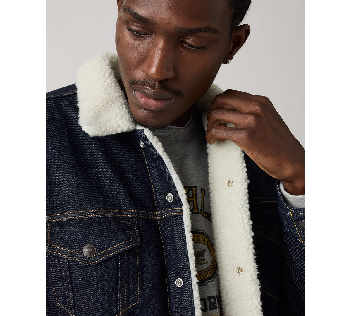 Levi's Men's Regular Fit Sherpa Denim Trucker Jacket In Blue