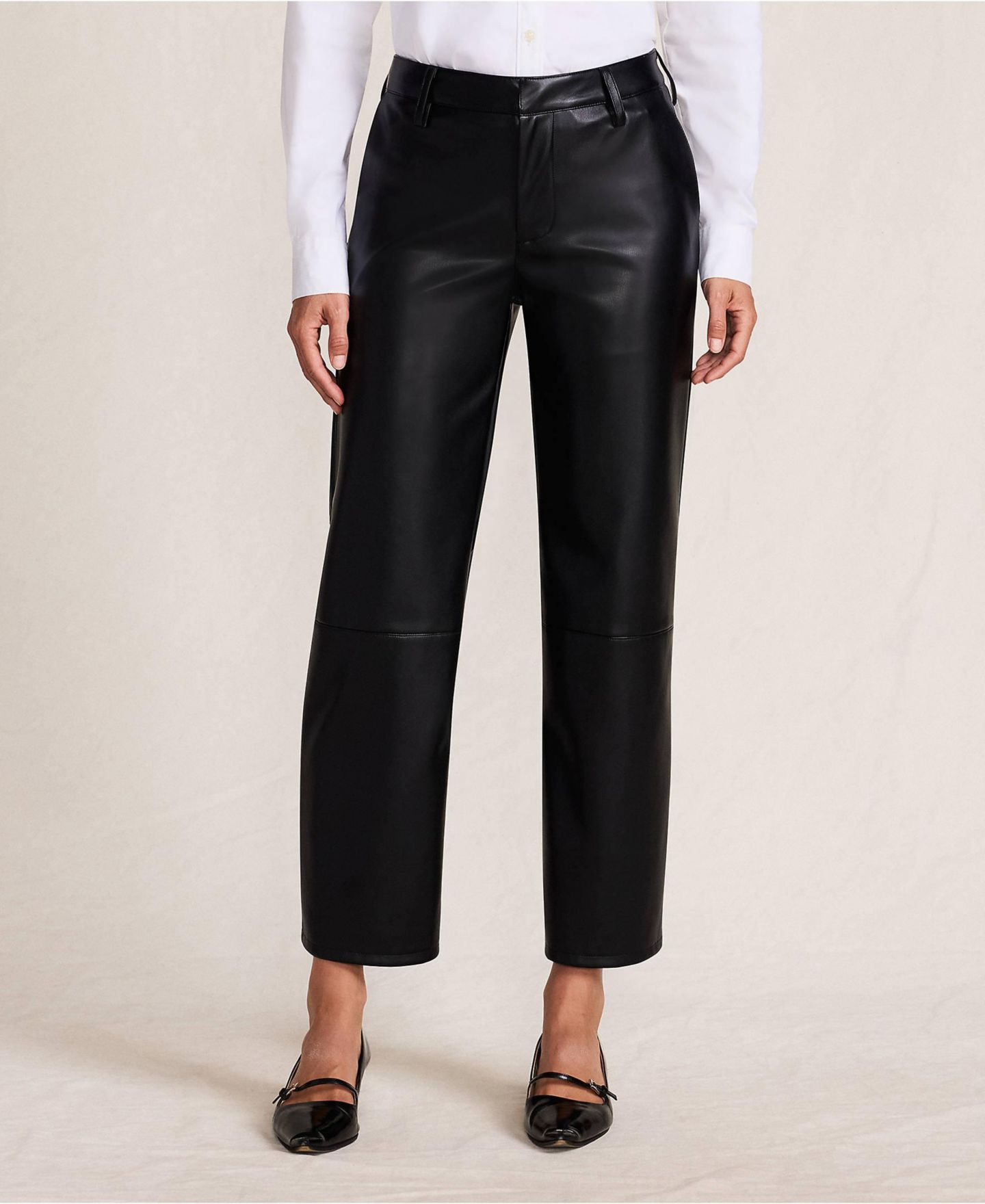 Женские брюки Lands' End Women Faux Leather Mid Rise Relaxed Straight Leg Crop Pants, цвет: Чёрный — фото 1