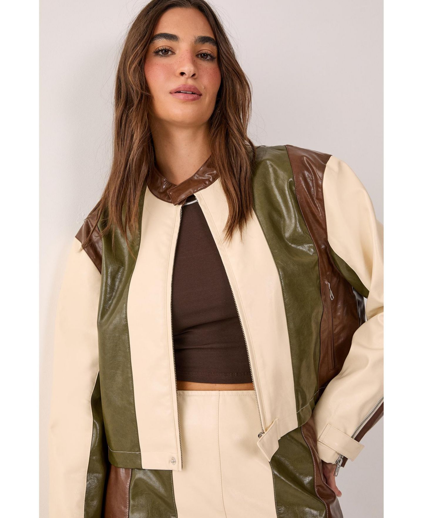 Женская куртка Nasty Gal Panelled Faux Leather Biker, цвет: Кремовый — фото 5