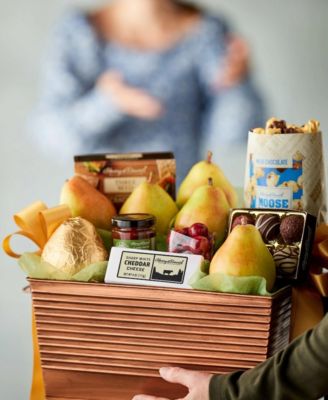 Holiday Assorted Favorites Gift Basket, 13 Piece