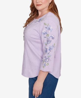 Plus Size Hilton Head Embroidered Sleeve Textured Top with Necklace