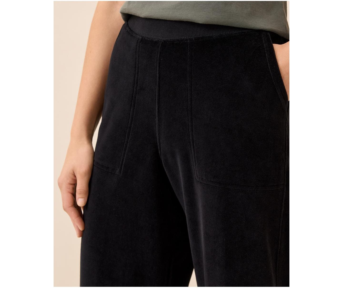 Женские брюки Pact Organic Cotton Velour Relaxed Jogger, цвет: Чёрный — фото 5