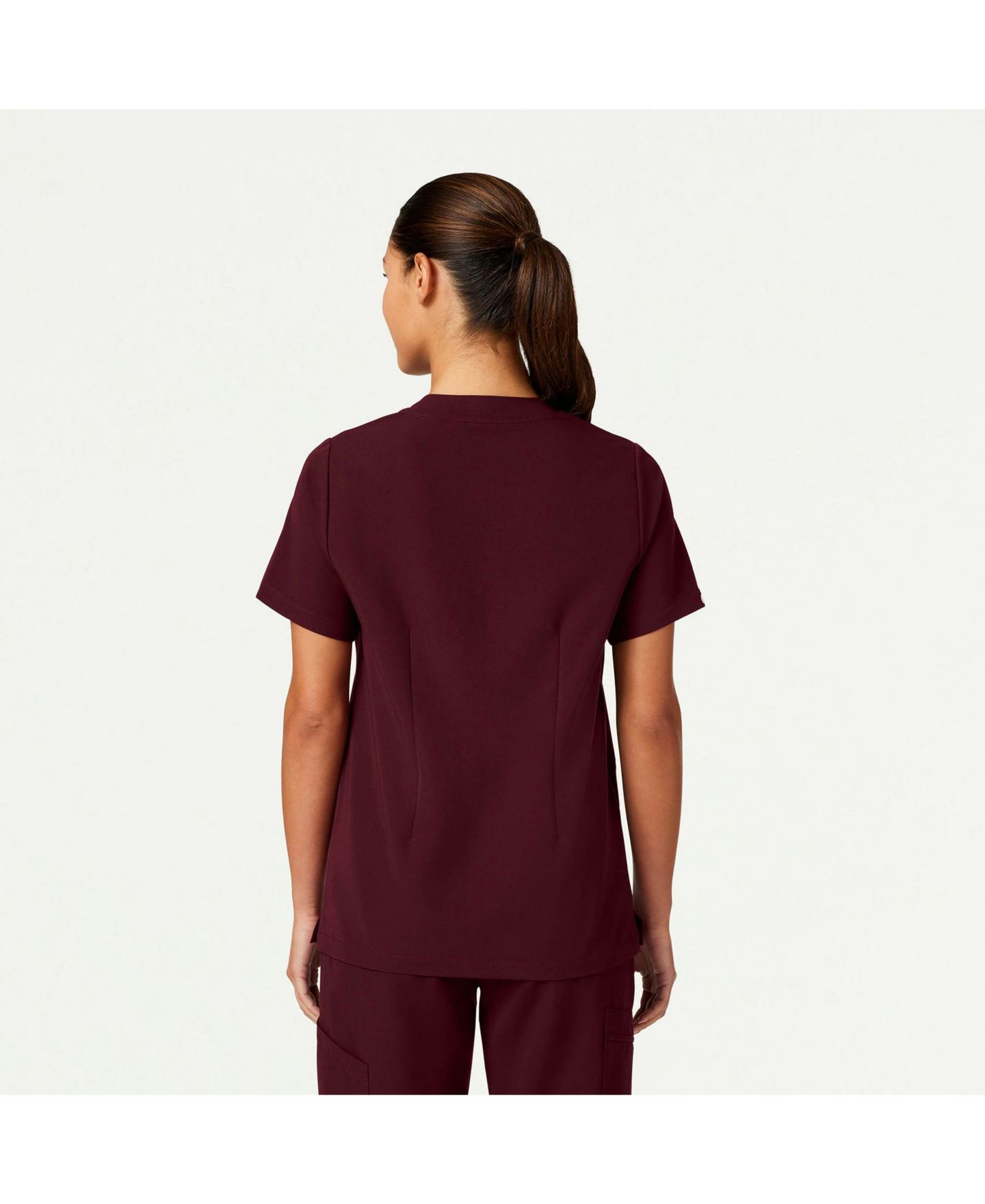 Женский топ Jaanuu Helia 3-Pocket Classic Notched V-Neck Scrub, цвет: Бордовый — фото 6