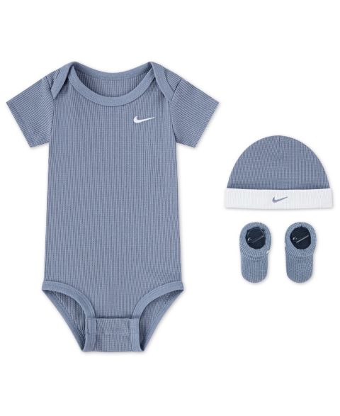 Комплекты Nike Short-Sleeve Bodysuit, Booties and Hat, 3-Piece Set для малышей, цвет: Сланцевый