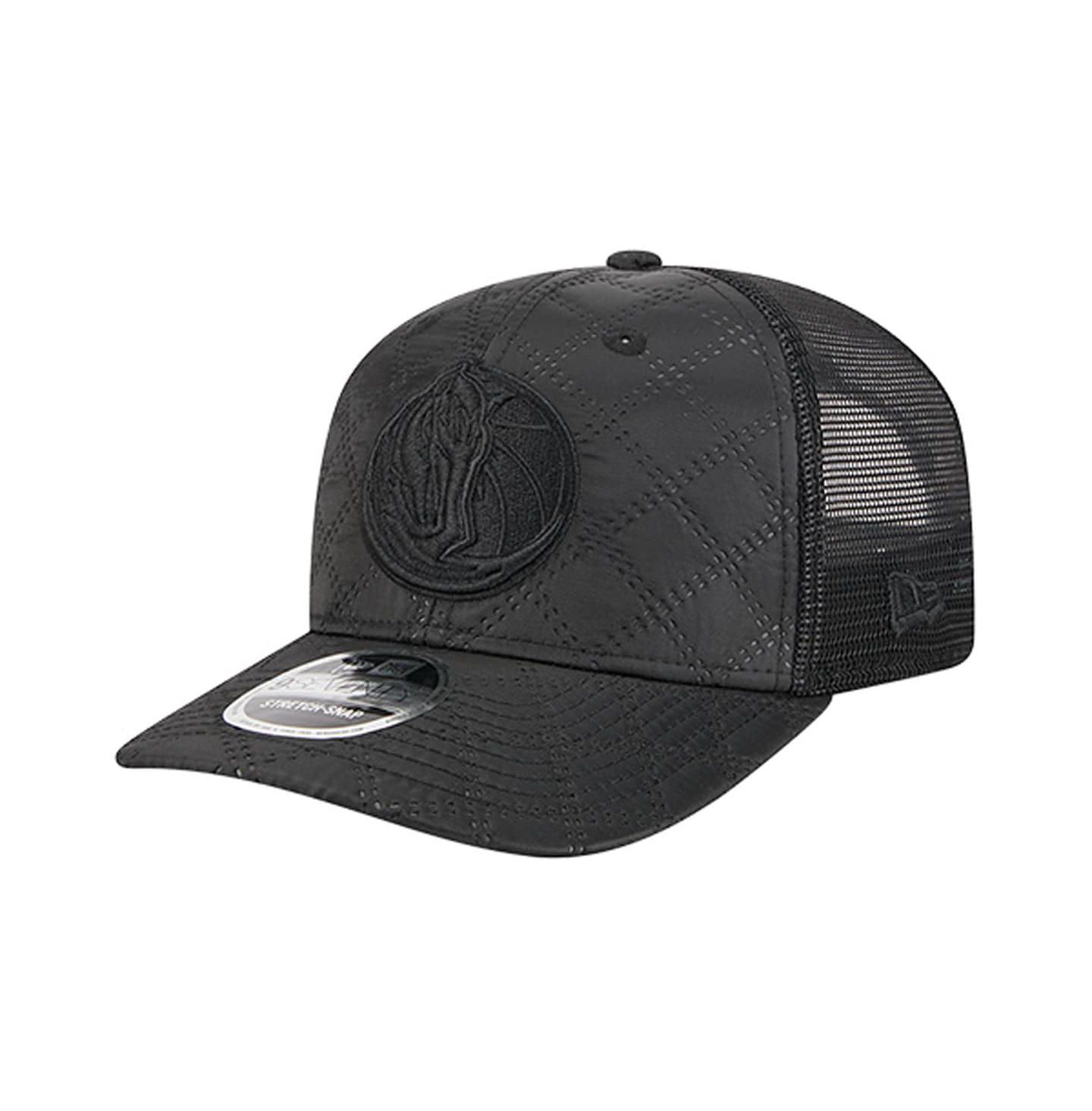 Мужская кепка New Era Black Dallas Mavericks Quilted 9SEVENTY Trucker Adjustable Hat — фото 1
