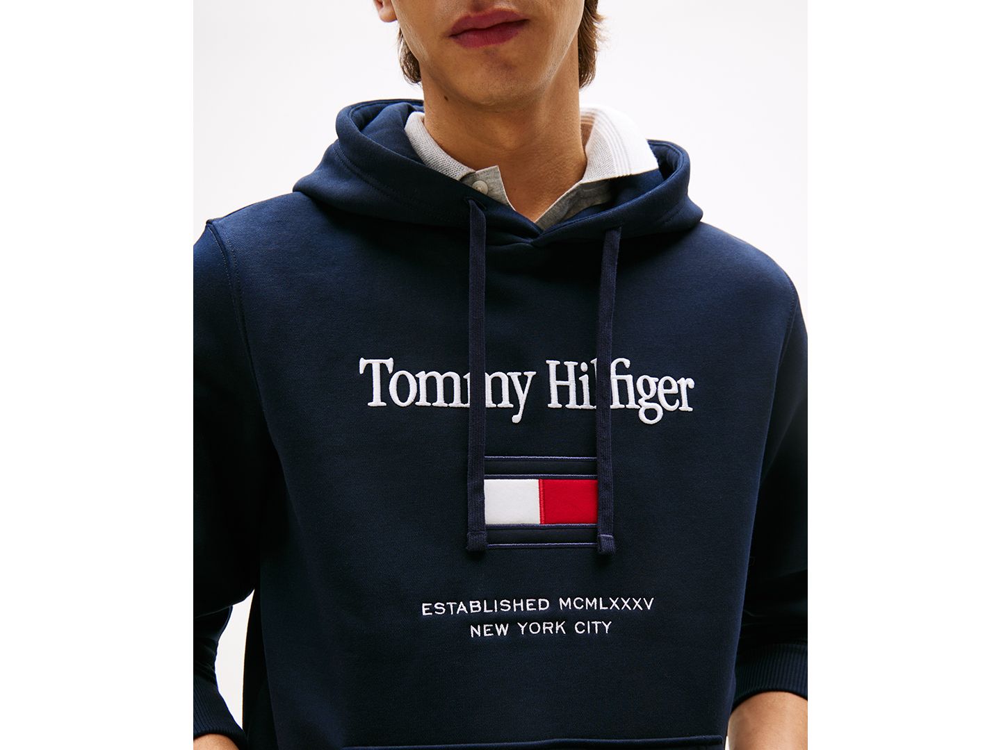 Мужское худи Tommy Hilfiger Embroidered Flag, цвет: Пустынный небесно-голубой — фото 3
