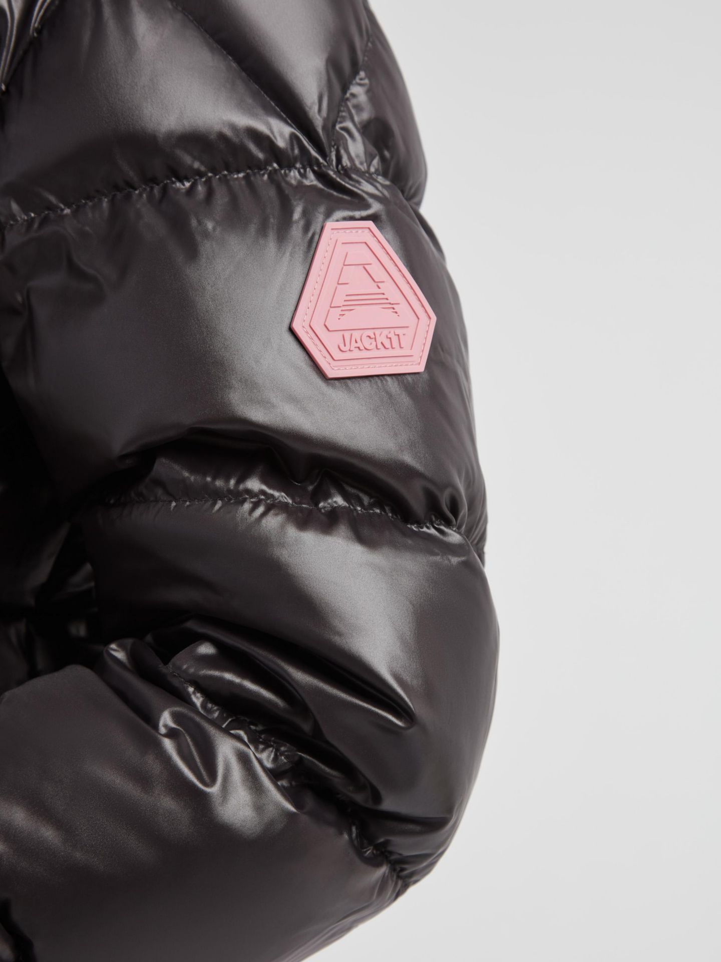 Женская куртка JACK1T EZ Boxed Racer Hooded Puffer, цвет: Чёрный, вариант 1 — фото 7