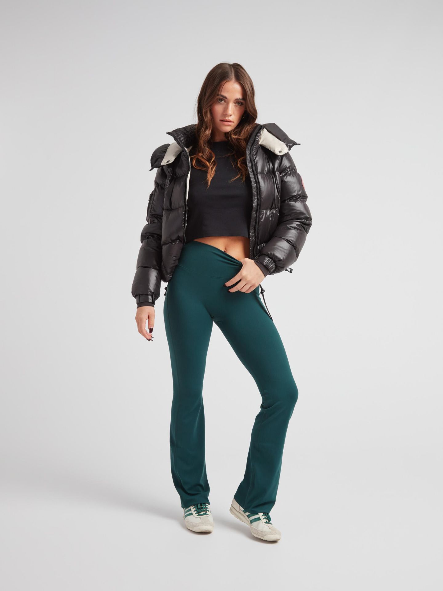 Женская куртка JACK1T EZ Boxed Hooded Cropped Puffer, цвет: Чёрный / Серо-бежевый — фото 8