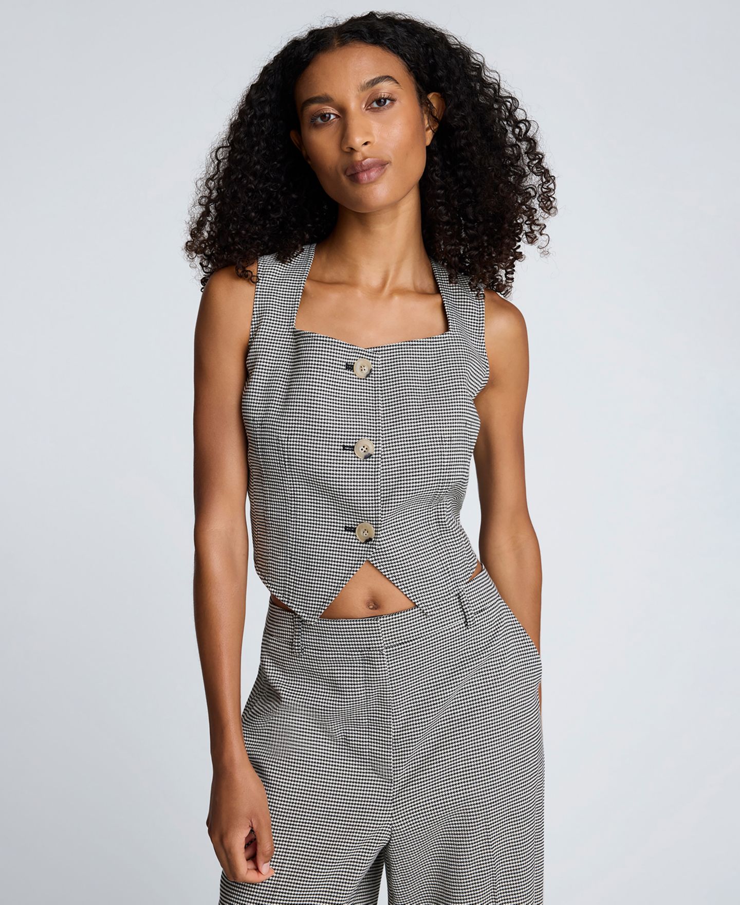 Женский жилет Kenneth Cole Houndstooth Cropped Fitted Bodice, цвет: Устричный / Чёрный — фото 1