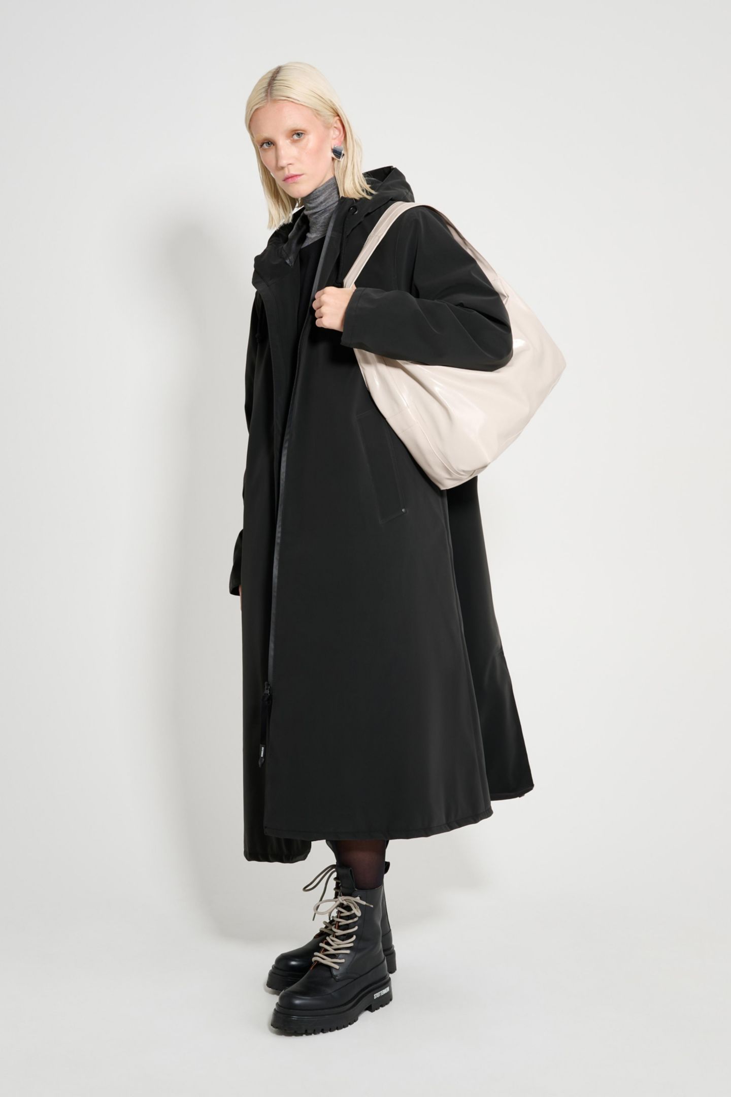 Женское пальто Stutterheim Mosebacke Long Matte Winter, цвет: Чёрный — фото 3
