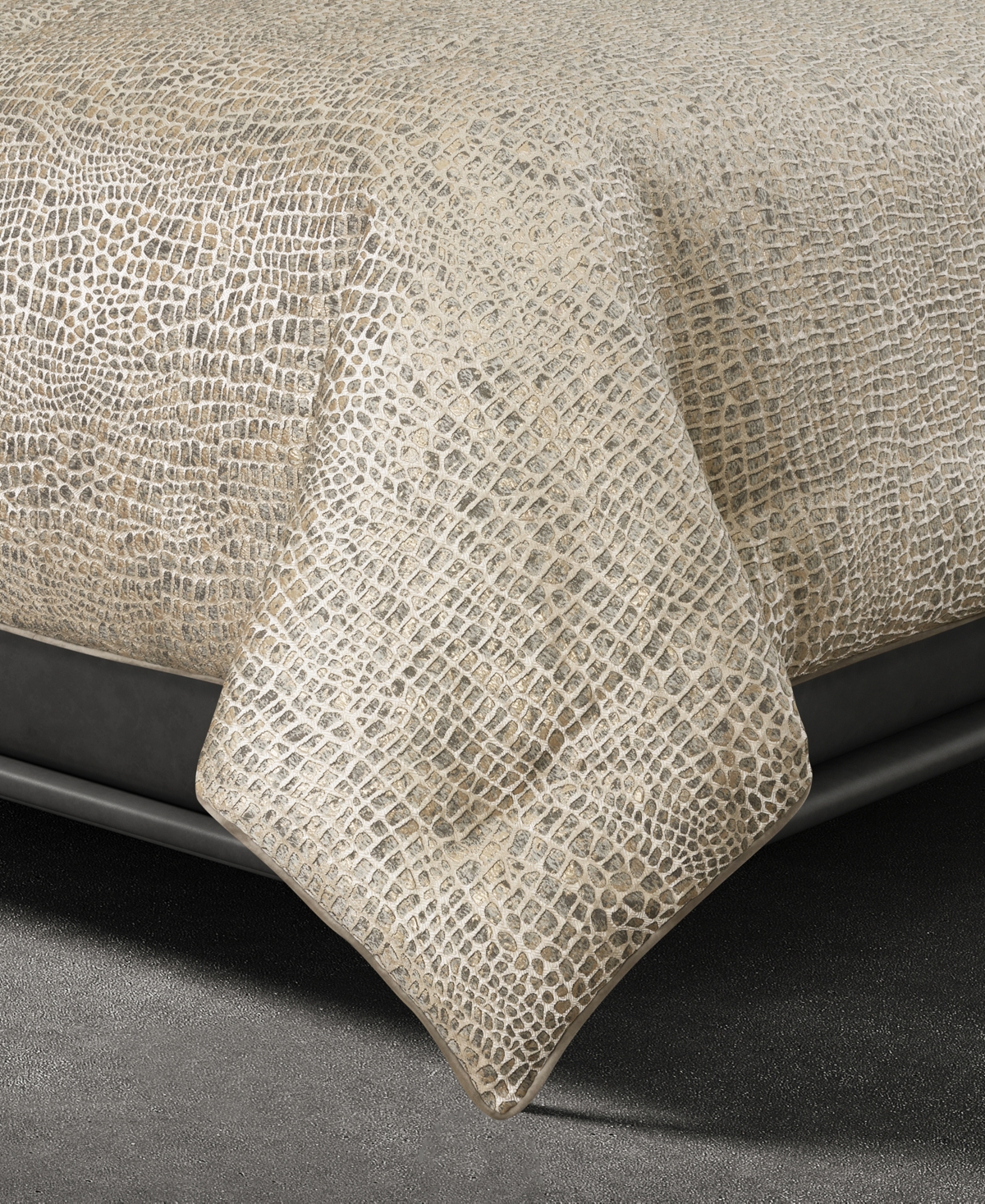 J Queen New York Habitat Crocodile Skin 3-Pc. Comforter Set, King/California King