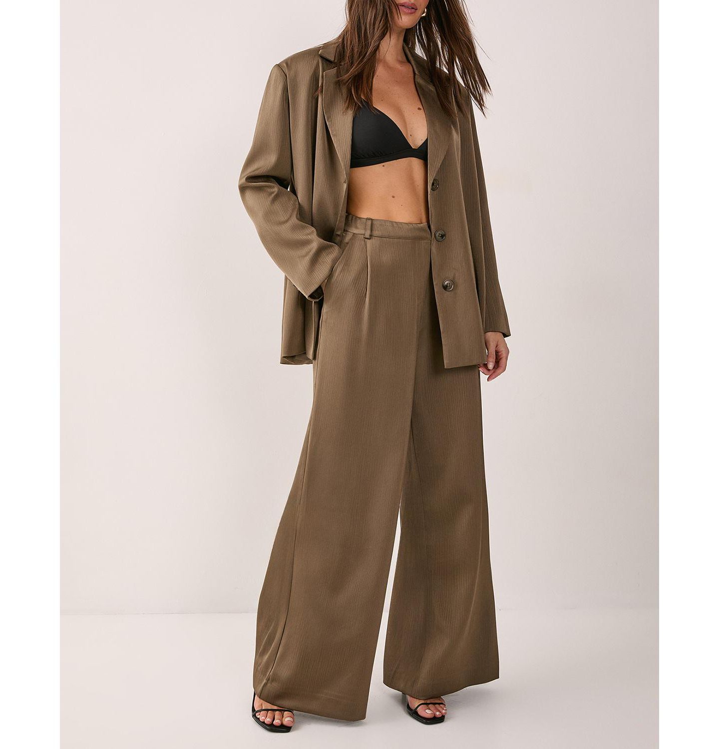Женский пиджак Nasty Gal Satin Pleated Oversized Blazer, цвет: Оливковый — фото 6