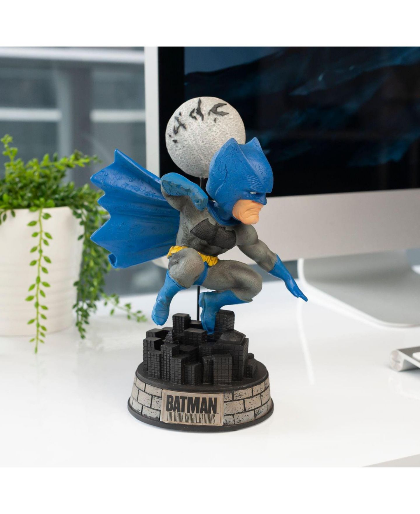 Детские фигурки Forever Collectibles Batman 8" Limited Edition Superhero-Pose Bobblehead, цвет: Assorted Pre-Pack — фото 4