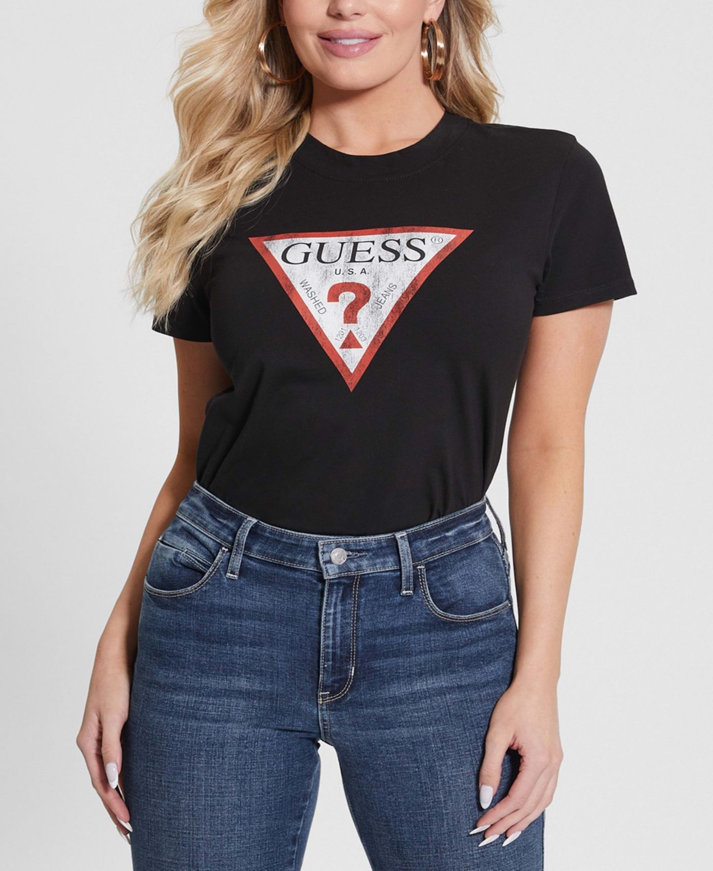 Женская футболка GUESS Classic Fit Organic Cotton Logo, цвет: Угольно-чёрный — фото 1