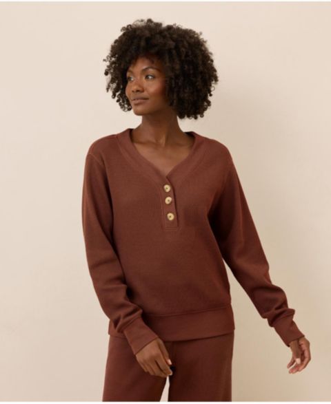 Женский свитер Pact Thermal Waffle Henley Pullover, цвет: Красное дерево коричневый