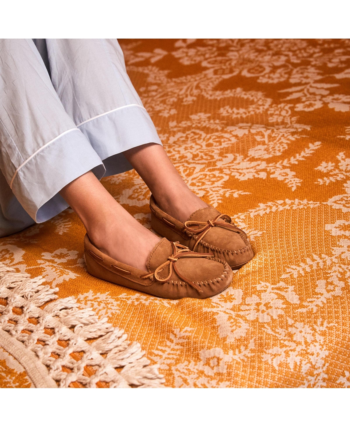 Minnetonka Women's Sheepskin Softsole Moccasin Slippers