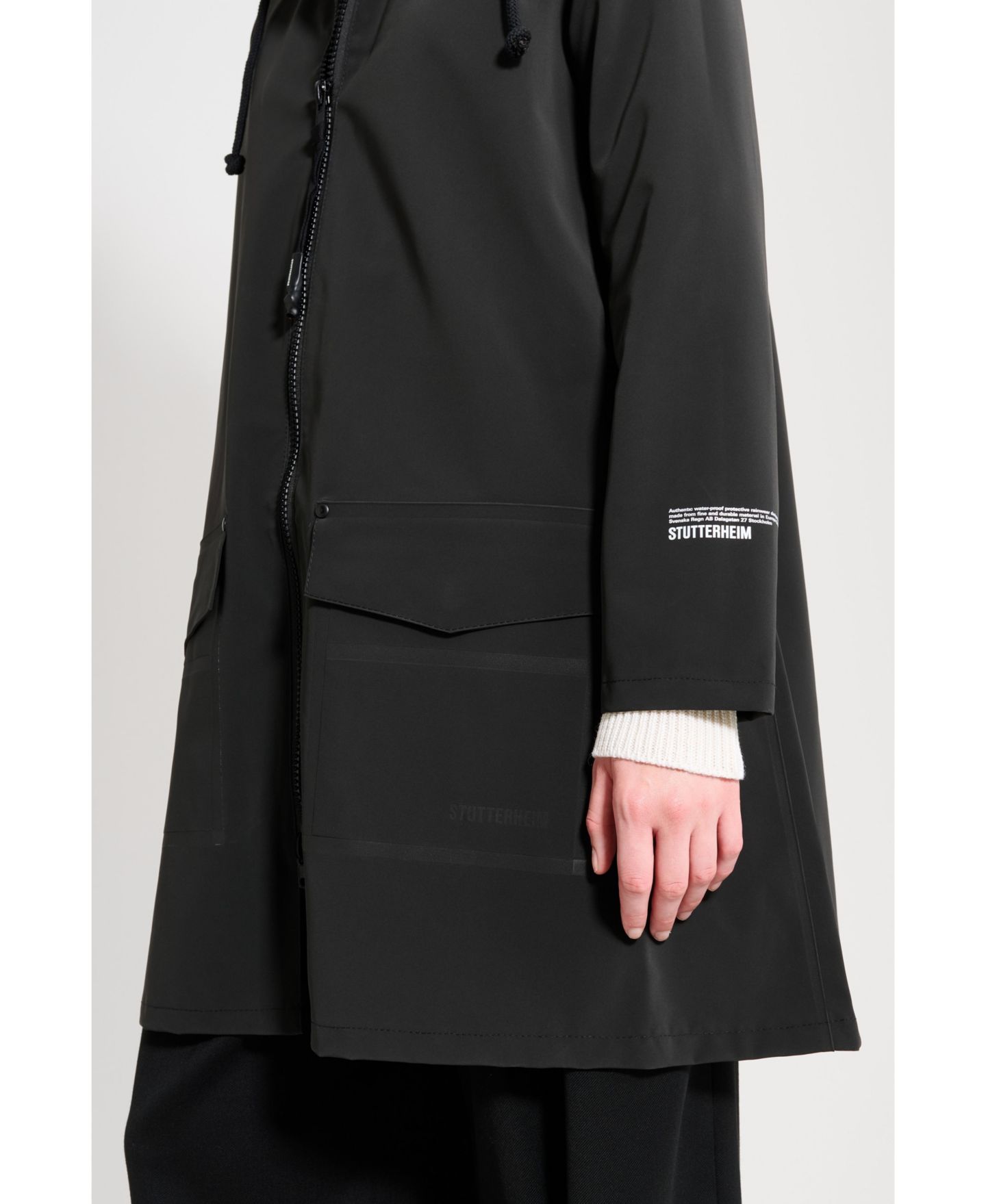 Женские куртки Stutterheim Mosebacke Patch Matte Raincoat, цвет: Чёрный — фото 15