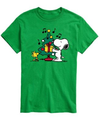 AIRWAVES - Men's Snoopy and Christmas Tree Present Graphic T-Shirt