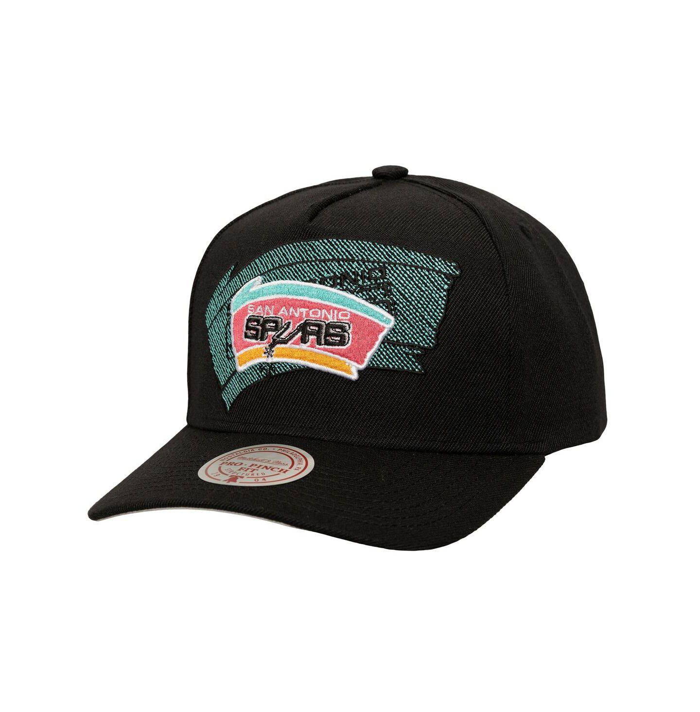 Мужская кепка Mitchell & Ness Black San Antonio Spurs Tilted Pro Pinch Adjustable Hat — фото 1