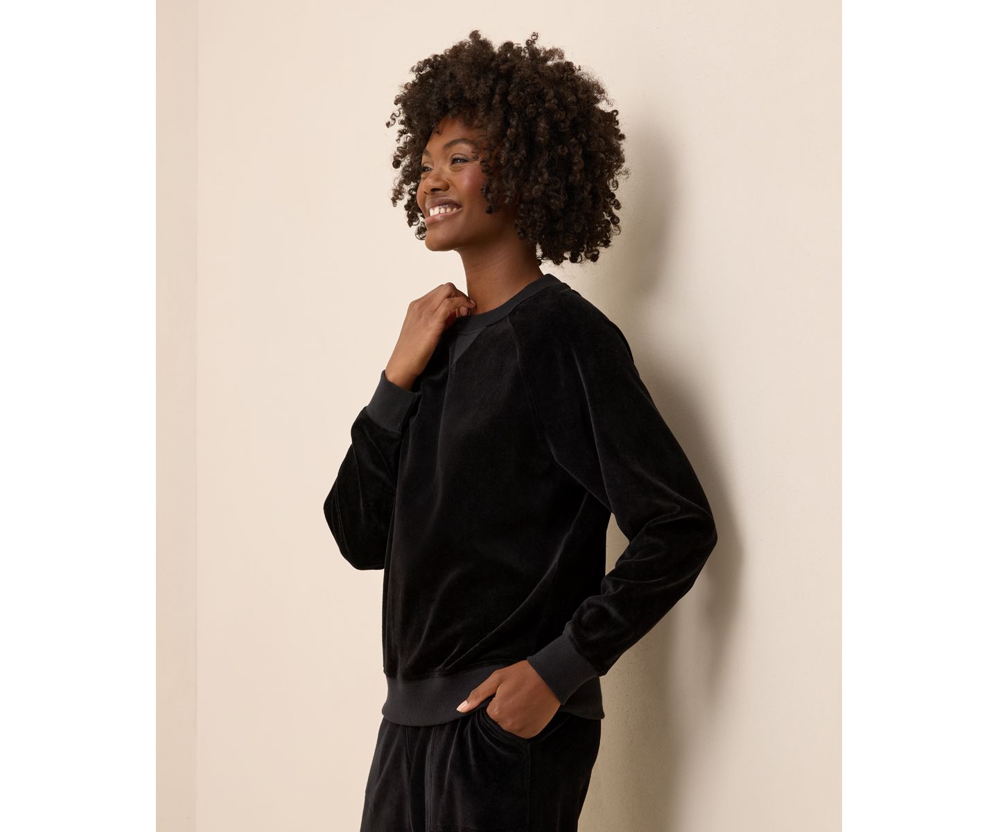 Женские толстовки Pact Cotton Velour Crew Pullover Sweatshirts., цвет: Чёрный — фото 5