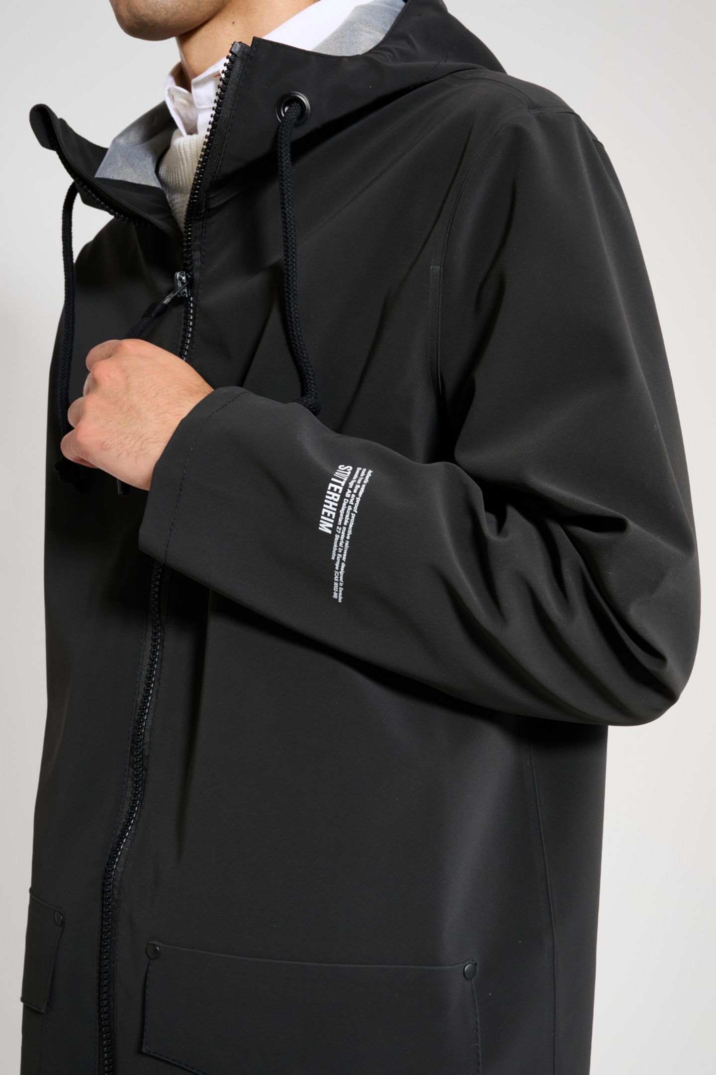 Мужские куртки Stutterheim Stockholm Patch Matte Raincoat, цвет: Чёрный — фото 8