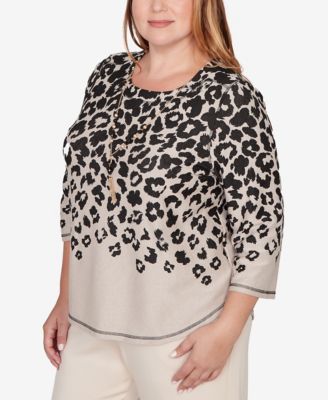 Plus Size Seville Animal Print Crew Neck Top with Necklace