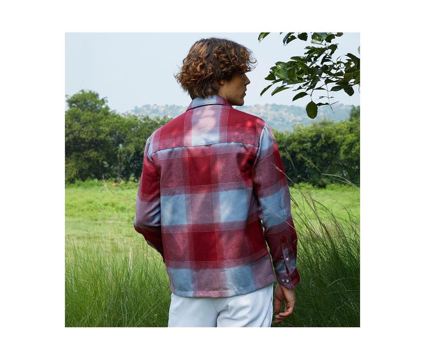 Мужская рубашка Cahoot Campus Sutra Venetian Red & Coin Grey Vignette-Checkered Oversized, цвет: Красный — фото 2
