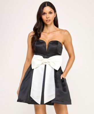 Juniors' Strapless Sweetheart Neck Dress