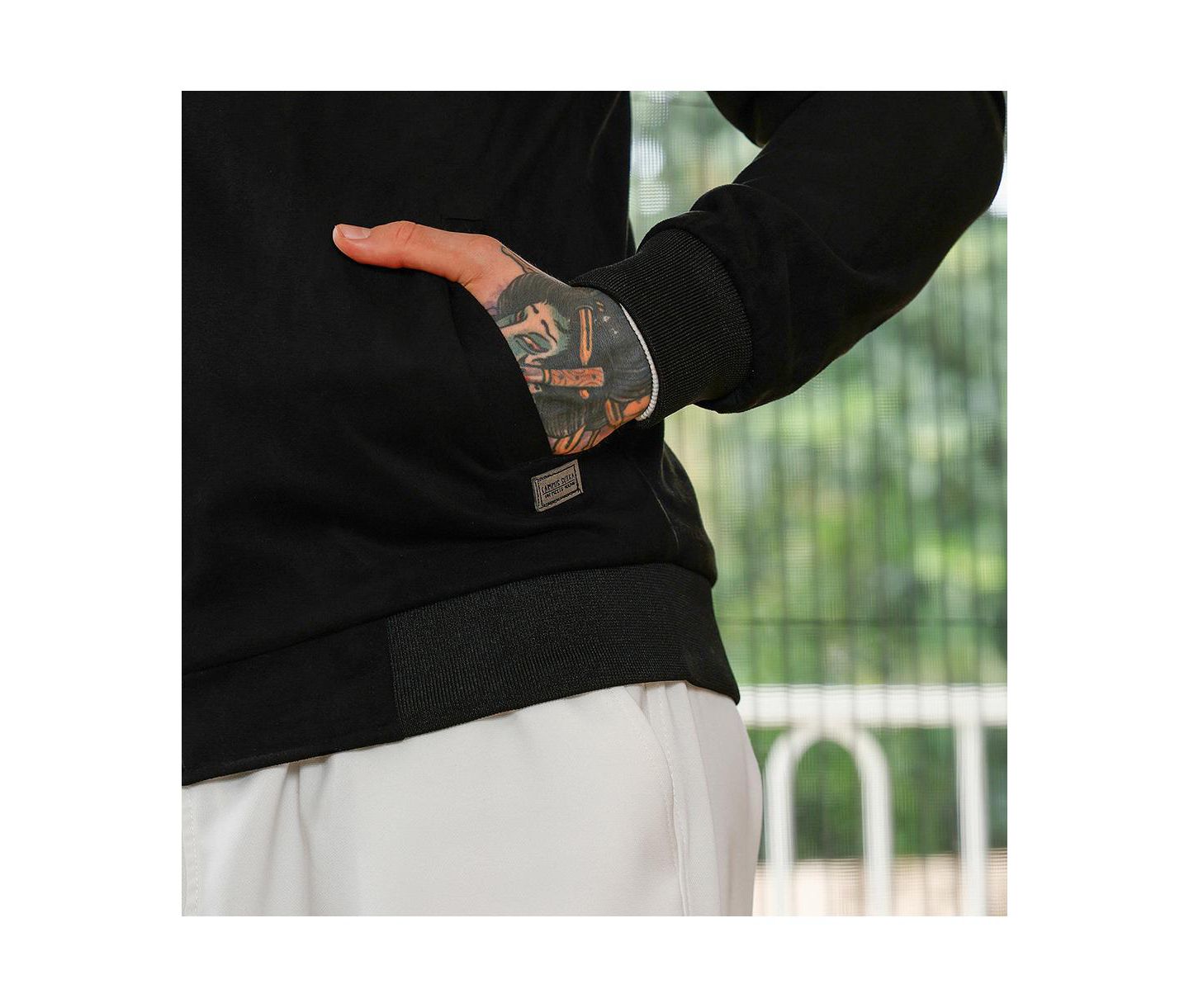 Мужская куртка Cahoot Campus Sutra Raven Black Contrast Sherpa-Lined Suede Bomber, цвет: Чёрный — фото 8