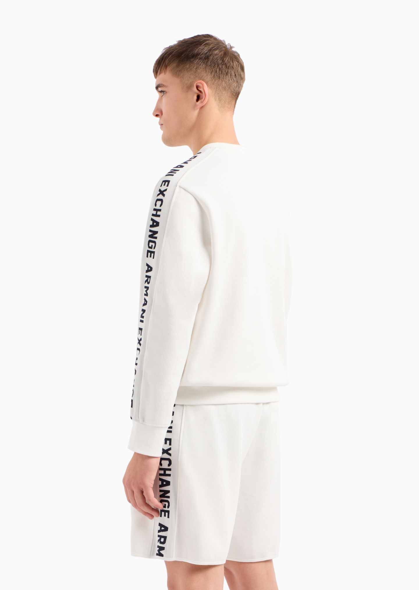 Мужской свитшот A|X Armani Exchange Jacquard Logo Sleeve Crewneck, цвет: Молочный белый — фото 4