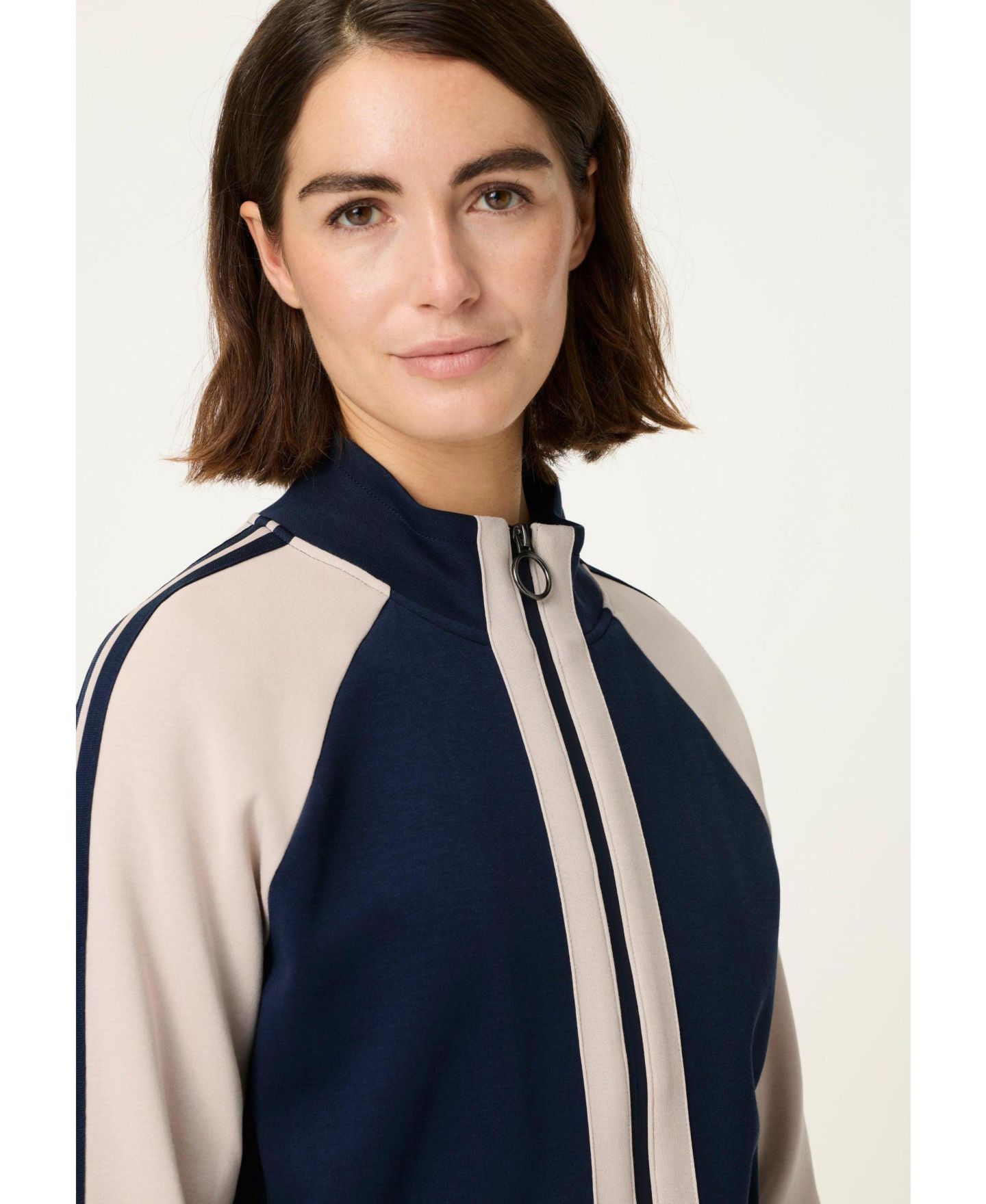 Женская куртка Olsen Jersey Knit Zip Front, цвет: Чернильный синий — фото 3