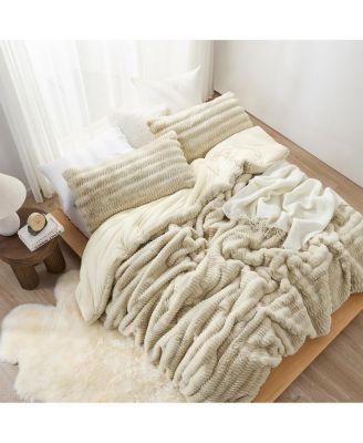 Chunky Bunny Peak of Cozy Oversized Comforter