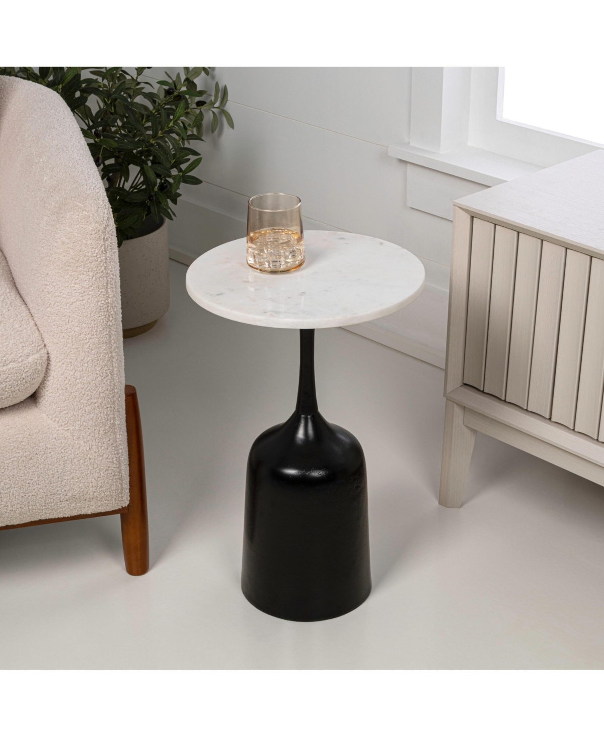 Jonathan Y Pip 20.25" Classic Designer Metal Drink Table and Decorative End with White Marble Round Top Bell Pedestal Base