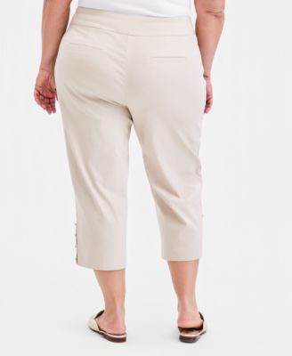 Plus Size Side-Button Capri Pants