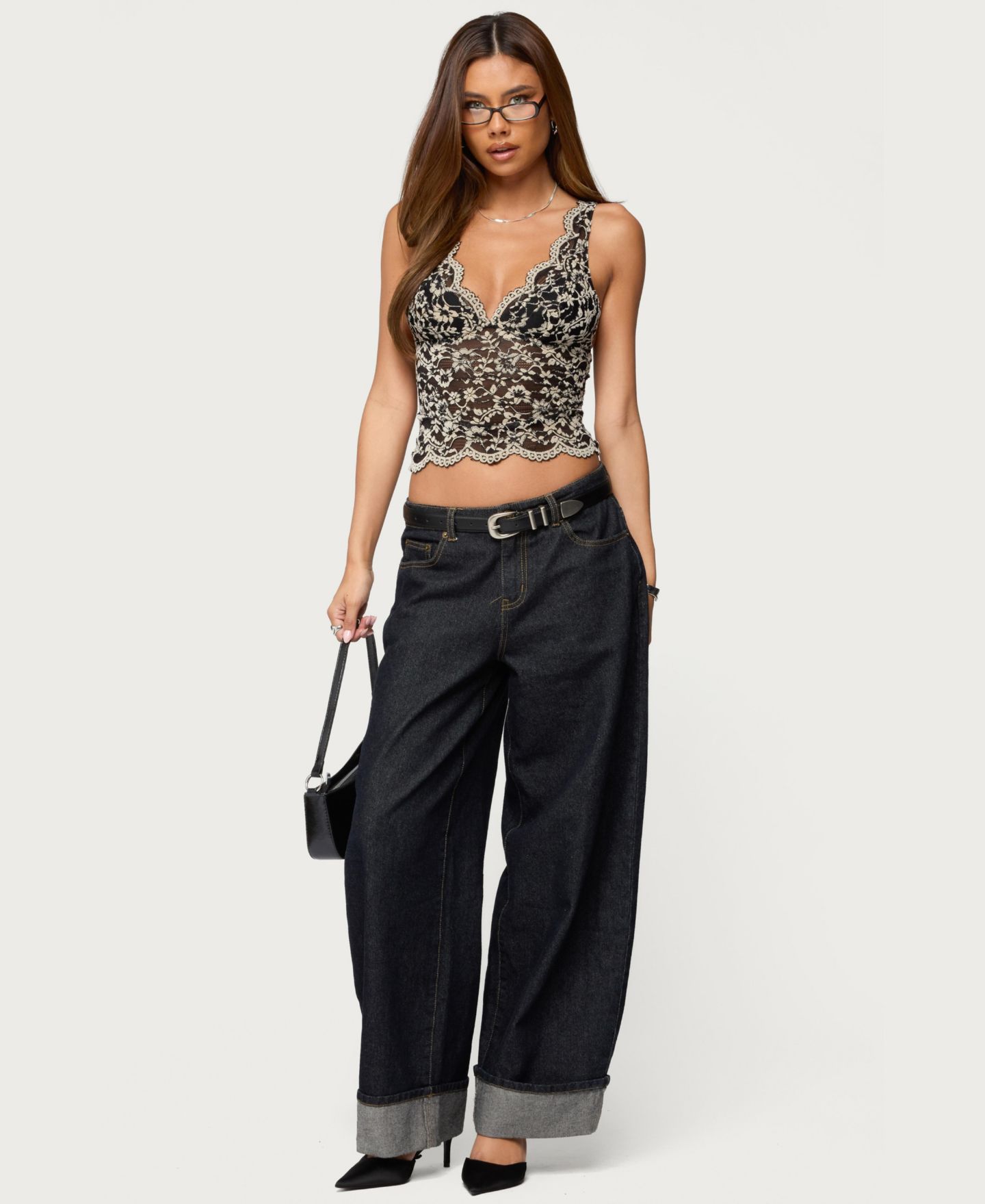 Женский топ Edikted Araura Lace Velvet Floral Top, цвет: Чёрный кремовый — фото 5