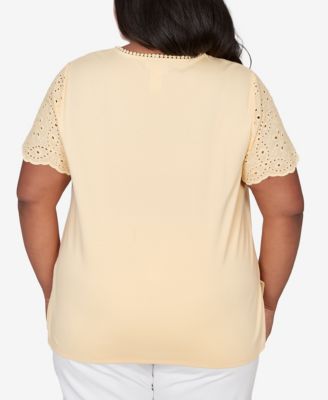 Plus Size Classic Solid Eyelet Sleeve T-Shirt with Necklace
