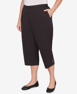 Plus Size Classic Solid Twill Button Hem Capri Pants