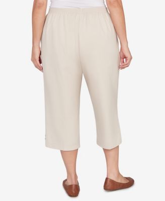 Plus Size Classic Solid Twill Button Hem Capri Pants