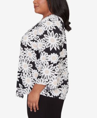 Plus Size Classic Daisy Pointed Hem Top with Necklace