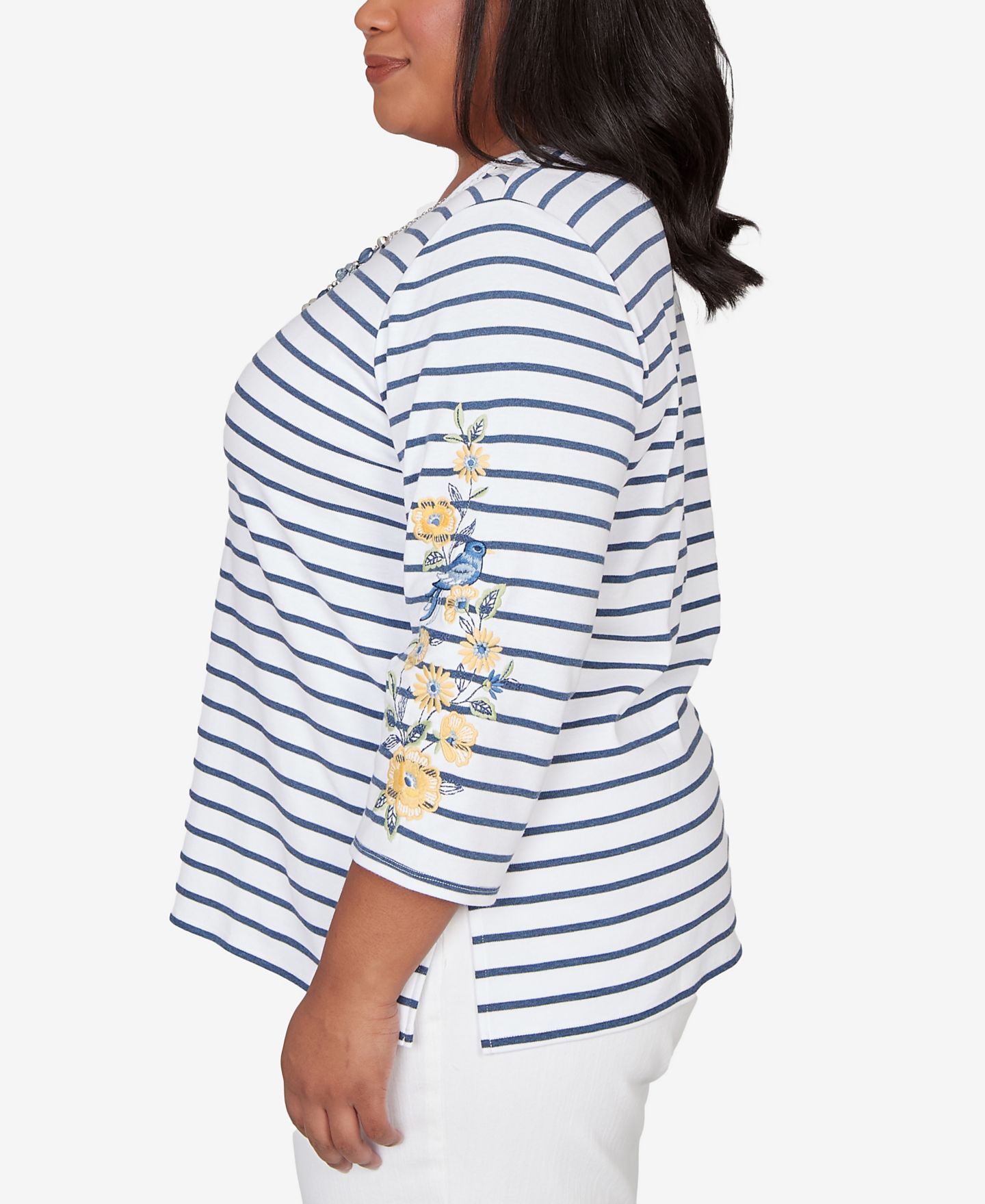 Женский топ Alfred Dunner Plus Size Classic Floral Embroidered Stripe with Necklace, цвет: Тёмно-синий — фото 3