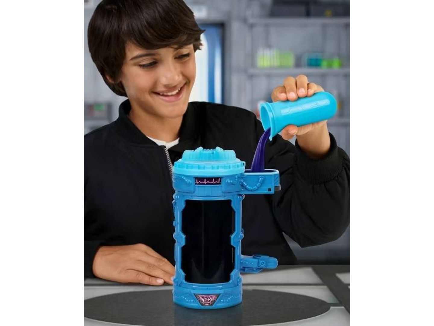 Детская фигурка Mr Beast Lab Hyper Fusion Lightning Panther Articulated Action Figure, Ages 5+ — фото 2