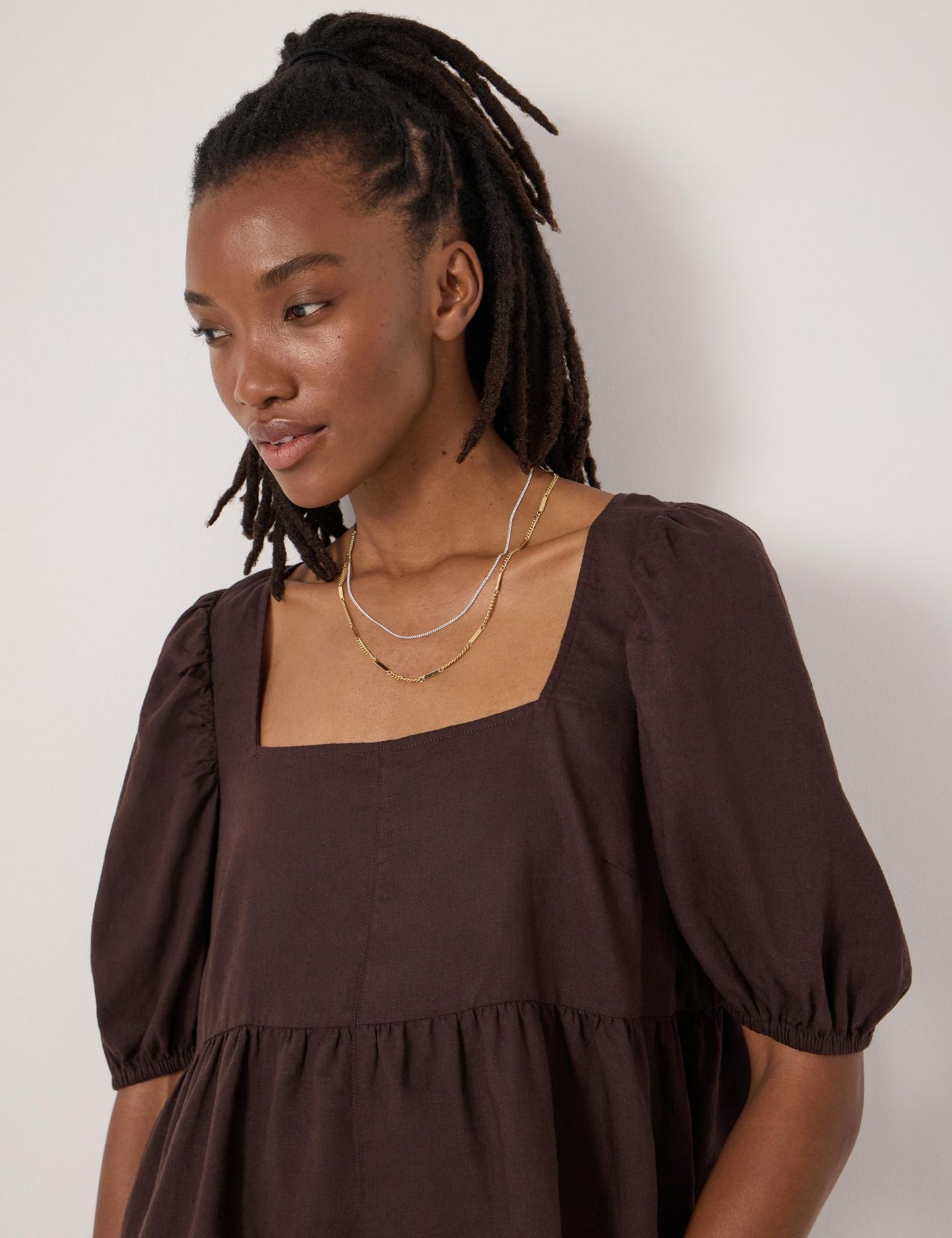Женский топ Hush Alva Puff Sleeve Linen Beach, цвет: Тёмный коричневый — фото 4