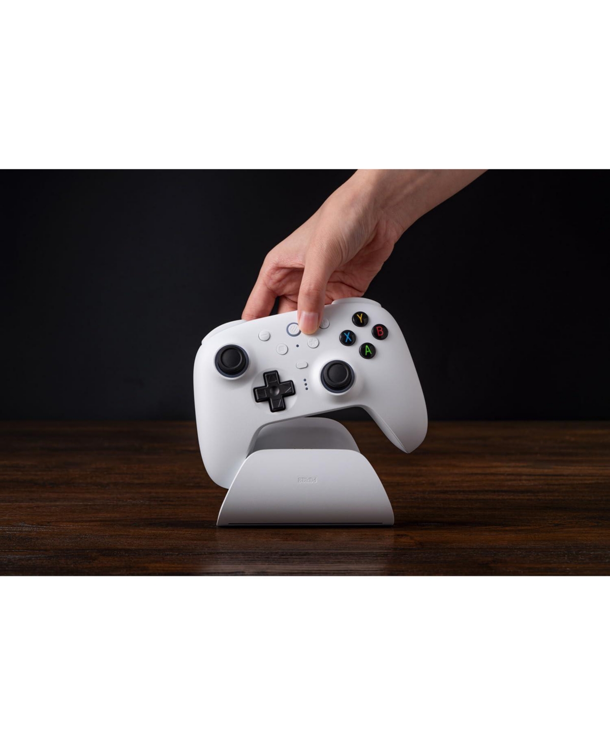8BitDo Ultimate 2 Wireless Controller with Hall Effect Triggers, Tmr Joysticks and Integrated Charging Dock - White - 81HE01