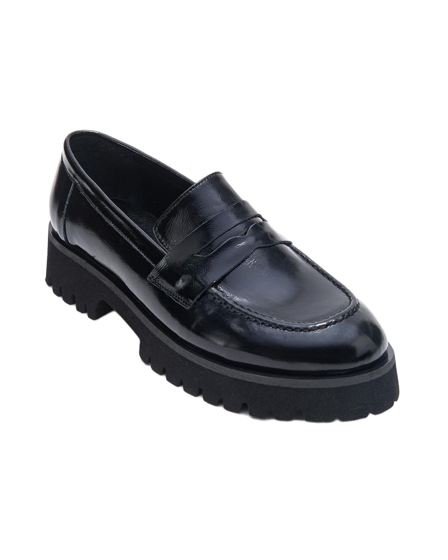 Женские туфли Forever & Always Shoes Vionel Leather Loafer, цвет: Чёрная лаковая кожа — фото 1