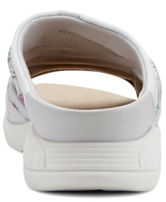 Women's Traciee Lightweight Flat Easy-On Sandals