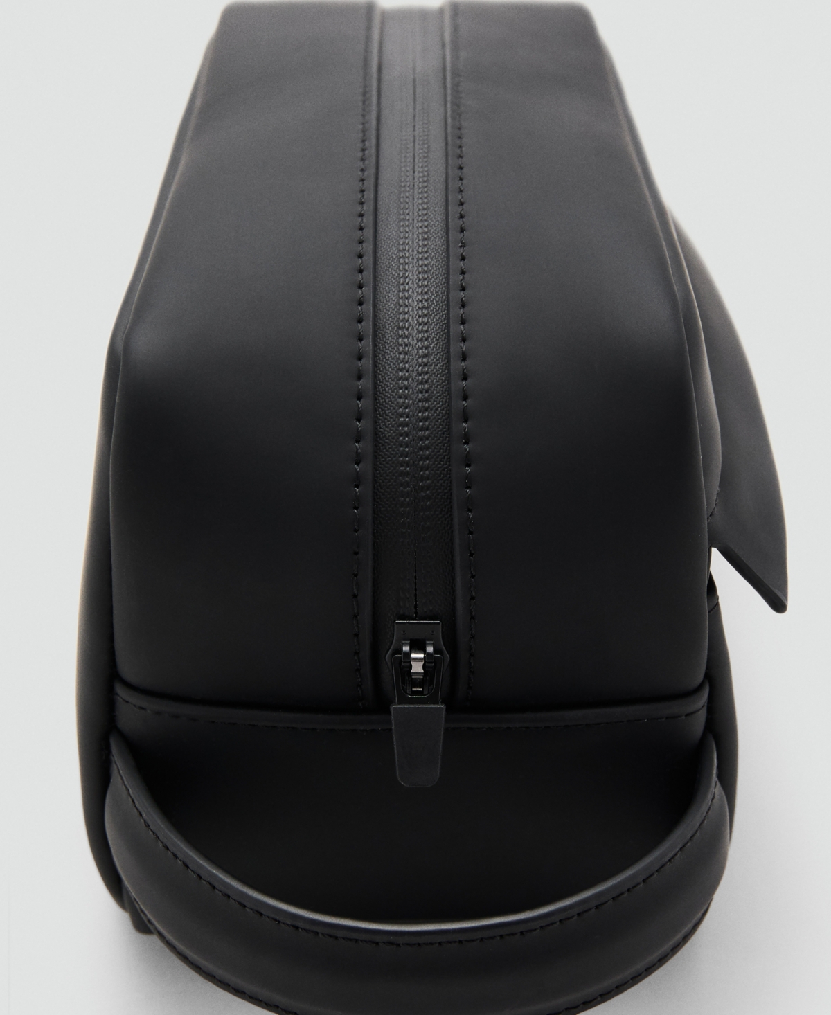 Mango Men's Zipped Pebbled Cosmetic Bag